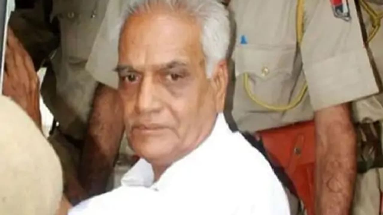 भंवरी कांड में मुख्य आरोपी पूर्व मंत्री महिपाल मदेरणा का निधन, 10 साल जेल में रहे..कुछ दिन पहले मिली थी जमानत भंवरी कांड में मुख्य आरोपी पूर्व मंत्री महिपाल मदेरणा का निधन, 10 साल जेल में रहे..कुछ दिन पहले मिली थी जमानत