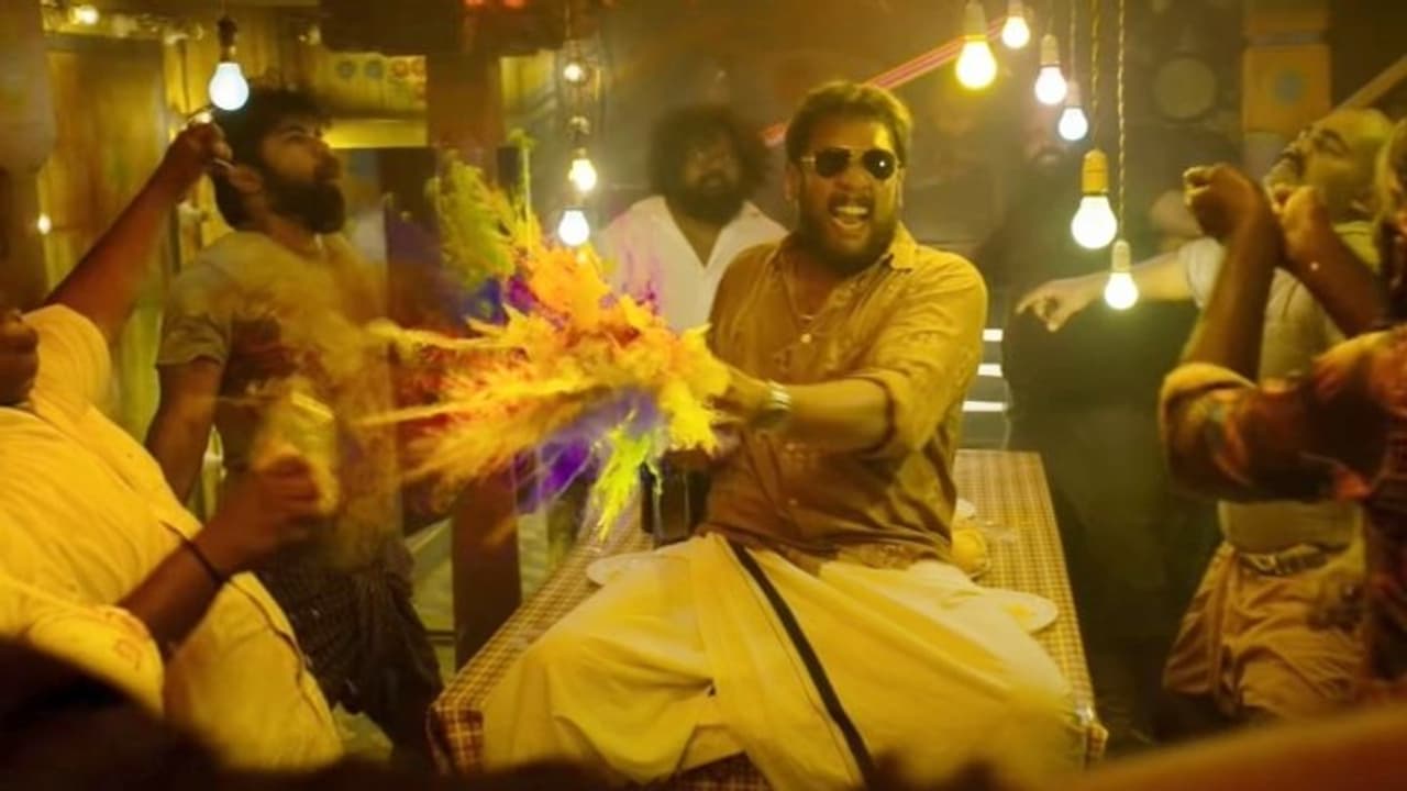 തിയറ്ററില്‍ ഓളമുണ്ടാക്കാന്‍ 'അജഗജാന്തരം'; പ്രസീത ചാലക്കുടിയുടെ ആലാപനത്തില്‍ വീഡിയോ ഗാനം