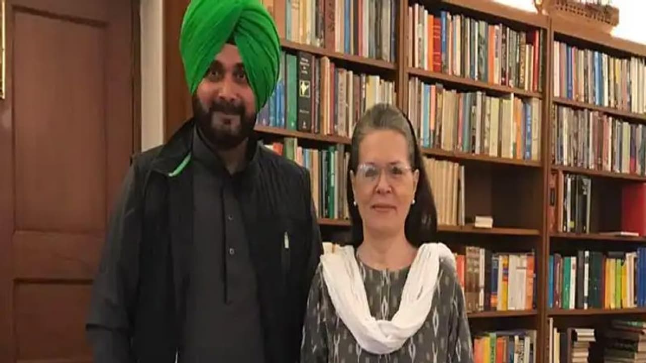 क्या फिर टेंशन देने वाले हैं गुरु: सिद्धू ने सोनिया गांधी को लिखा 13 मांगों वाला खत, 'मिलना चाहता हूं''... क्या फिर टेंशन देने वाले हैं गुरु: सिद्धू ने सोनिया गांधी को लिखा 13 मांगों वाला खत, 'मिलना चाहता हूं''...