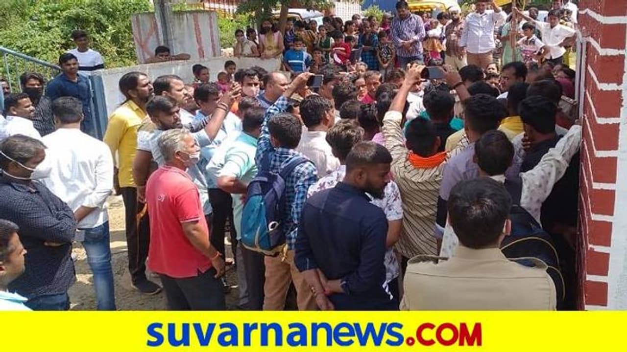 ಹುಬ್ಬಳ್ಳಿ: ಕ್ರೈಸ್ತ ಸಮುದಾಯದದಿಂದ ಮತಾಂತರ, ಚರ್ಚ್‌ಗೆ ನುಗ್ಗಿದ ಹಿಂದೂ ಕಾರ್ಯಕರ್ತರು