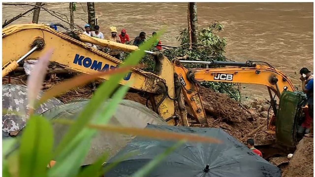 കനത്തമഴയിൽ ഇടുക്കിയിൽ പൂർണ്ണമായി തകർന്നത് 119 വീടുകൾ, സർക്കാരിൽനിന്ന് സഹായം തേടി ജില്ലാഭരണകൂടം കനത്തമഴയിൽ ഇടുക്കിയിൽ പൂർണ്ണമായി തകർന്നത് 119 വീടുകൾ, സർക്കാരിൽനിന്ന് സഹായം തേടി ജില്ലാഭരണകൂടം