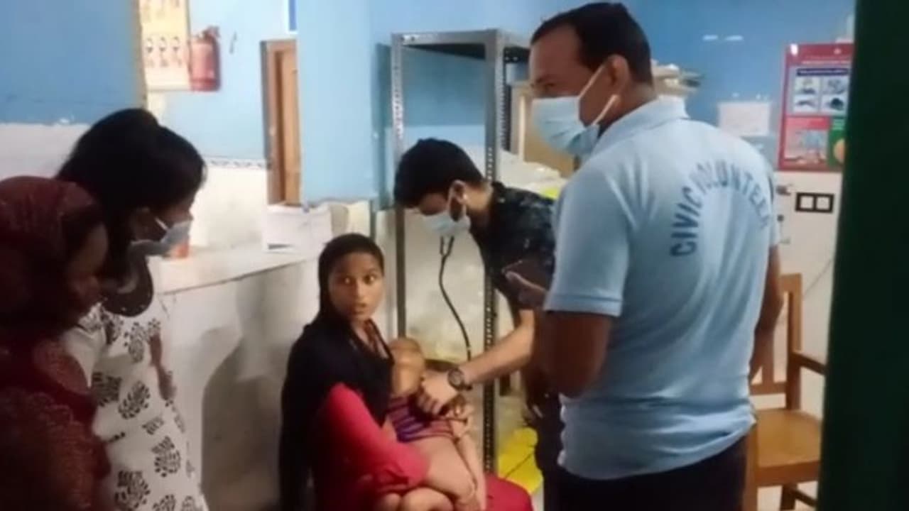 উৎসবের মরশুমে অজানা জ্বরের প্রকোপ মুর্শিদাবাদে, আক্রান্ত বহু শিশু উৎসবের মরশুমে অজানা জ্বরের প্রকোপ মুর্শিদাবাদে, আক্রান্ত বহু শিশু