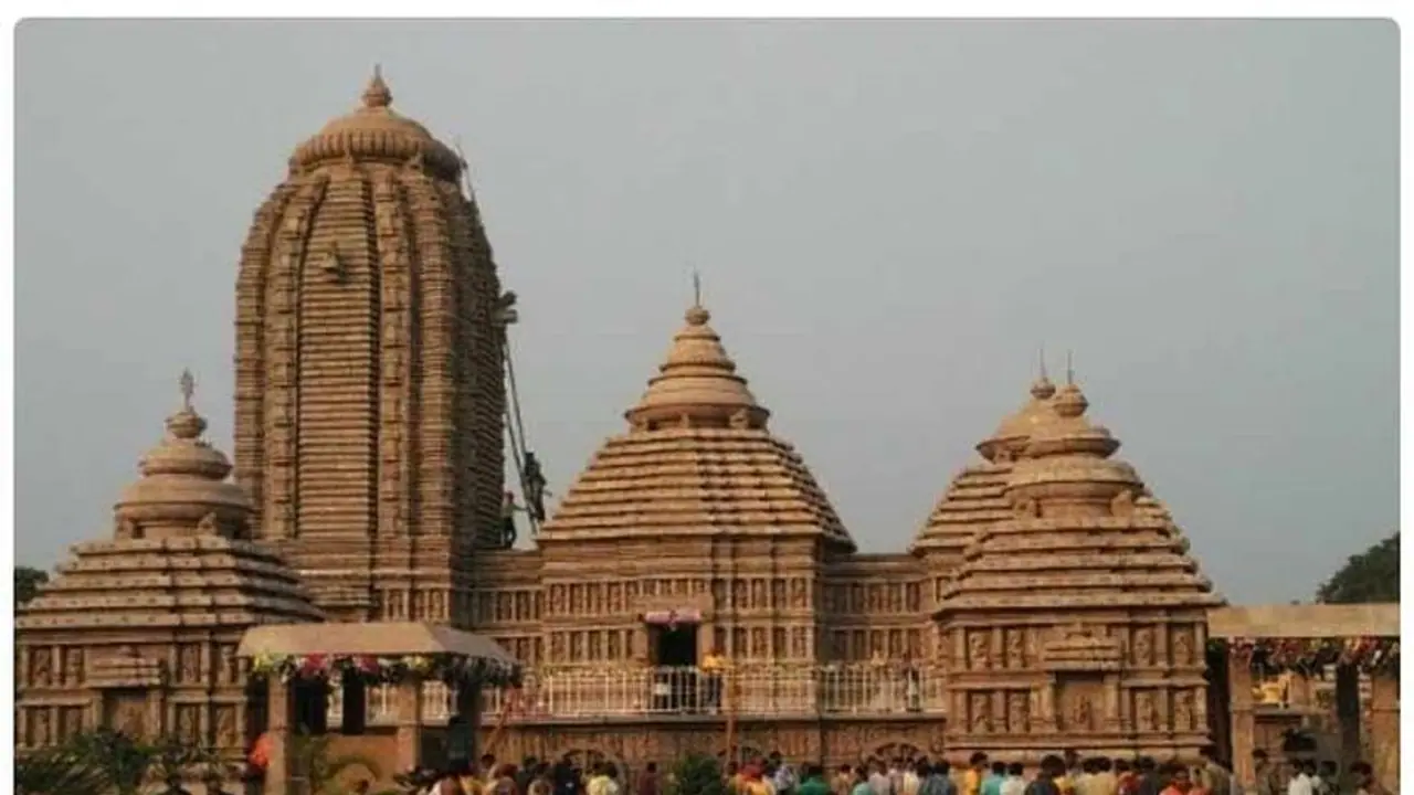 பக்தர்கள் தரிசனத்துக்காக பூரி ஜெகநாதர் கோவிலின் 4 கதவுகளும் திறப்பு!