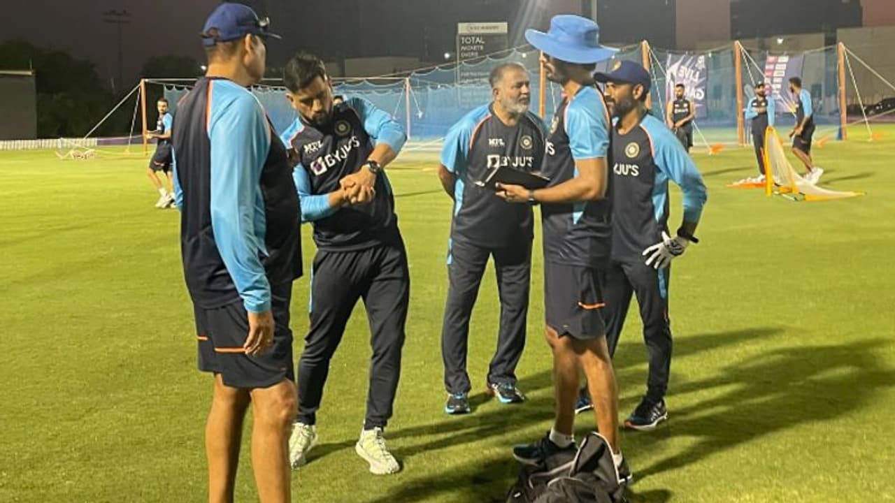 T20 World Cup IND vs PAK; ಈ ಪಂದ್ಯ ನಮಗೆ ಬಿಟ್ಟು ಬಿಡಿ, ಧೋನಿಗೆ ಪಾಕ್ ಯುವತಿಯ ಮನವಿ! T20 World Cup IND vs PAK; ಈ ಪಂದ್ಯ ನಮಗೆ ಬಿಟ್ಟು ಬಿಡಿ, ಧೋನಿಗೆ ಪಾಕ್ ಯುವತಿಯ ಮನವಿ!