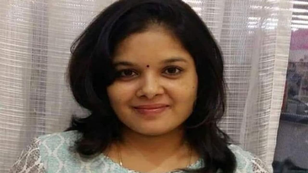 విషాదం: ప్రముఖ టీవీ నటి ఉమా మహేశ్వరి కన్నుమూత.. విషాదం: ప్రముఖ టీవీ నటి ఉమా మహేశ్వరి కన్నుమూత..