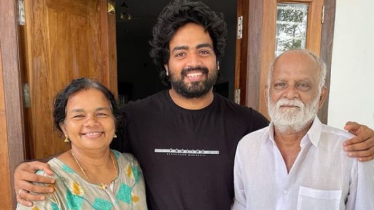 'ഒരു രൂപപോലും സമ്പാദ്യമായില്ല, ബാങ്ക് അക്കൗണ്ട് എടുത്തത് വാർദ്ധക്യ പെൻഷന് വേണ്ടി'; അച്ഛനെ കുറിച്ച് സൂരജ് 'ഒരു രൂപപോലും സമ്പാദ്യമായില്ല, ബാങ്ക് അക്കൗണ്ട് എടുത്തത് വാർദ്ധക്യ പെൻഷന് വേണ്ടി'; അച്ഛനെ കുറിച്ച് സൂരജ്