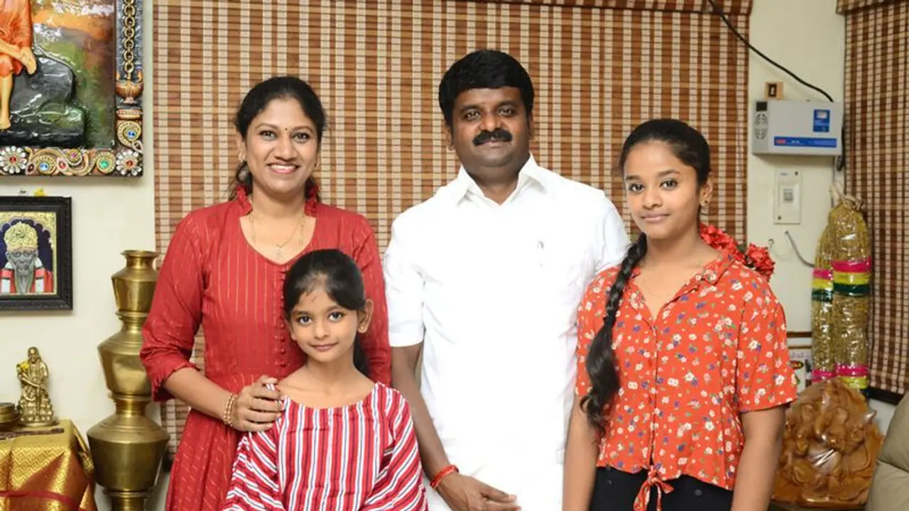 விஜயபாஸ்கர் மனைவி, மகளுக்கு கொரோனா தொற்று…. மனிதாபிமானம் இல்லாமல் சோதனை செய்வதாக அதிமுக குமுறல்…! விஜயபாஸ்கர் மனைவி, மகளுக்கு கொரோனா தொற்று…. மனிதாபிமானம் இல்லாமல் சோதனை செய்வதாக அதிமுக குமுறல்…!