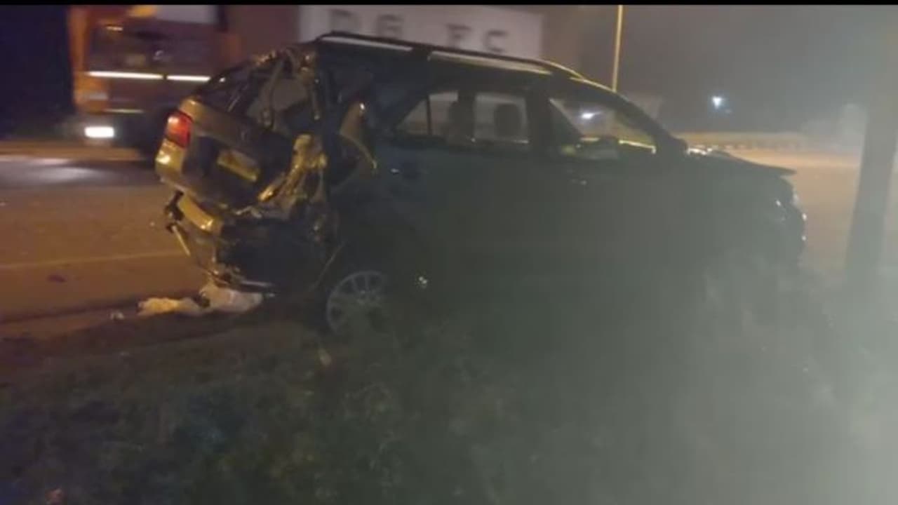 టిడిపి మాజీ ఎమ్మెల్యే కారును ఢీకొన్న లారీ... కాటంరెడ్డికి తృటిలో తప్పిన ప్రమాదం టిడిపి మాజీ ఎమ్మెల్యే కారును ఢీకొన్న లారీ... కాటంరెడ్డికి తృటిలో తప్పిన ప్రమాదం