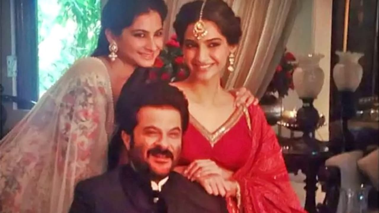 अनिल कपूर की बेटी ने करवा चौथ मनाने से किया इनकार, इस वजह से नहीं सेलिब्रेट करना चाहतीं ये त्योहार अनिल कपूर की बेटी ने करवा चौथ मनाने से किया इनकार, इस वजह से नहीं सेलिब्रेट करना चाहतीं ये त्योहार