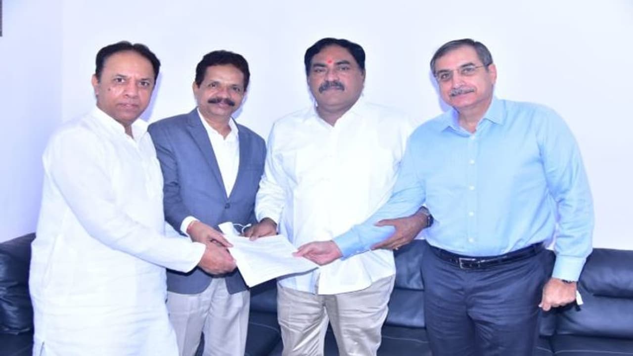 వరంగల్లో హైదరాబాద్ పబ్లిక్ స్కూల్... 50ఎకరాలు కేటాయించిన కేసీఆర్ సర్కార్ వరంగల్లో హైదరాబాద్ పబ్లిక్ స్కూల్... 50ఎకరాలు కేటాయించిన కేసీఆర్ సర్కార్