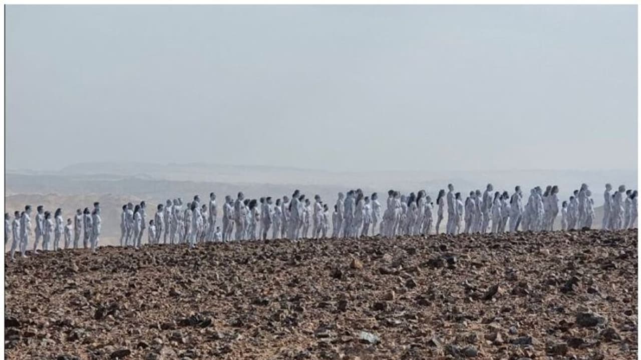 మృత సముద్రం పక్కన నగ్నంగా 200 మంది మోడల్స్.. తెల్లరంగు పూసుకుని ఫొటోలకు పోజు మృత సముద్రం పక్కన నగ్నంగా 200 మంది మోడల్స్.. తెల్లరంగు పూసుకుని ఫొటోలకు పోజు