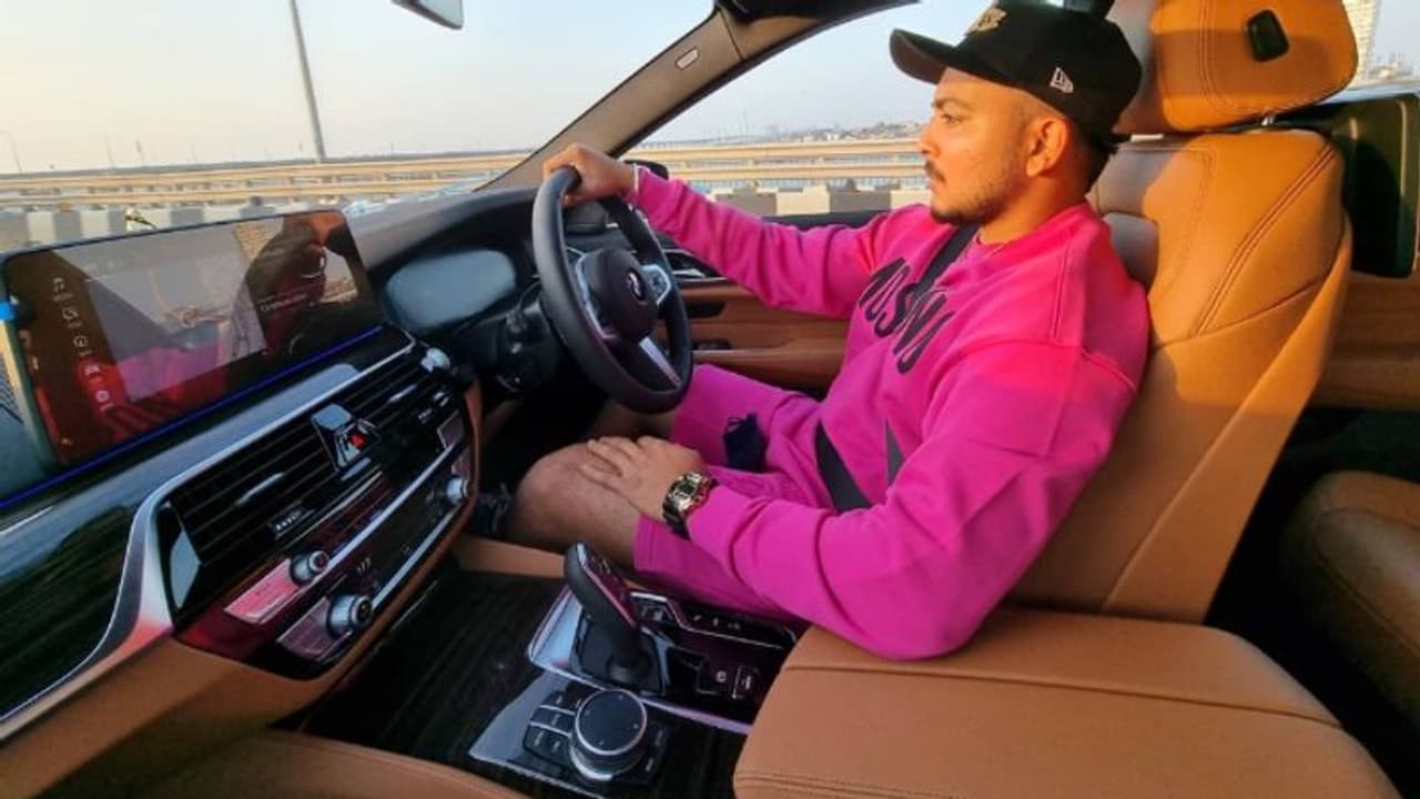 బీఎండబ్ల్యూ సిరీస్ లోని ఖరీదైన కారు కొన్న ఢిల్లీ ఓపెనర్ పృథ్వీ షా.. ధర ఎంతో తెలుసా..? బీఎండబ్ల్యూ సిరీస్ లోని ఖరీదైన కారు కొన్న ఢిల్లీ ఓపెనర్ పృథ్వీ షా.. ధర ఎంతో తెలుసా..?