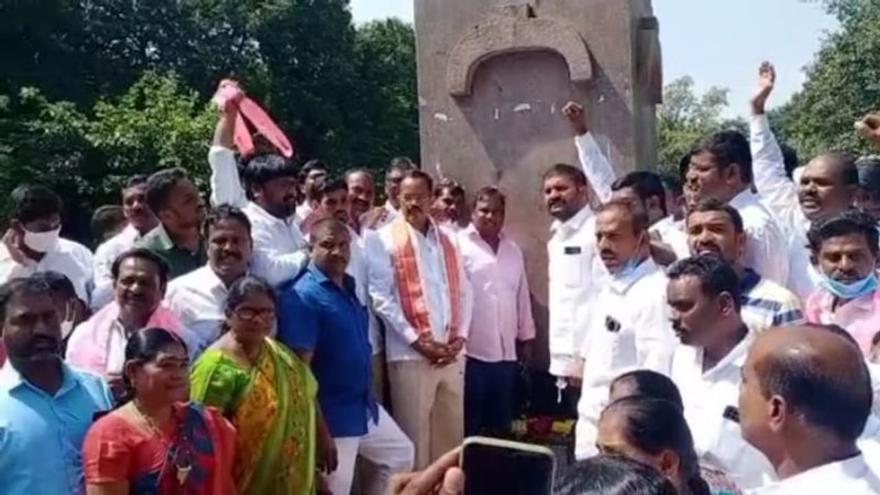 నేను టీఆర్ఎస్ లో చేరేది అందుకోసమే... గన్ పార్క్ వద్ద మోత్కుపల్లి ఆసక్తికర వ్యాఖ్యలు (వీడియో) నేను టీఆర్ఎస్ లో చేరేది అందుకోసమే... గన్ పార్క్ వద్ద మోత్కుపల్లి ఆసక్తికర వ్యాఖ్యలు (వీడియో)