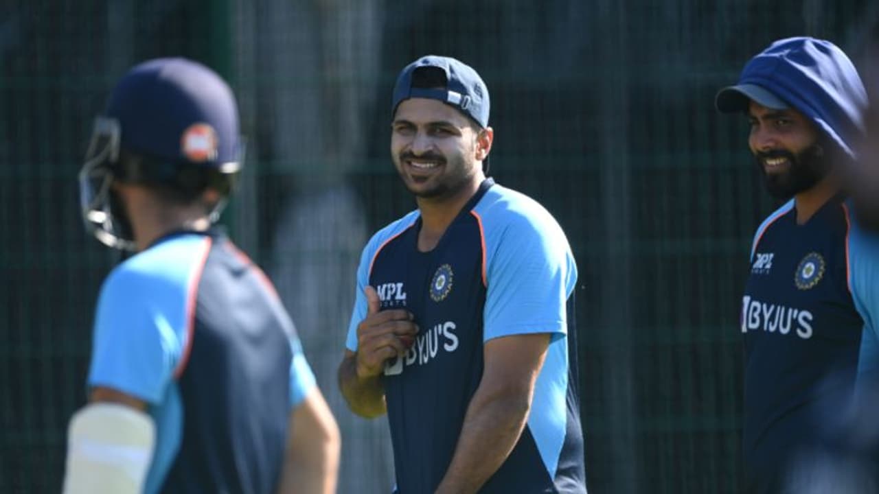 ഷര്‍ദ്ദുല്‍ ഠാക്കൂര്‍ മൂന്നാം പേസര്‍ മാത്രം, ഹാര്‍ദിക്കിനെ പോലൊരു ഓള്‍റൗണ്ടറുമല്ല; പറയുന്നത് സാബാ കരീം