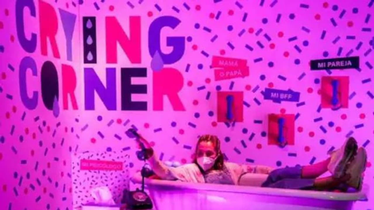 സ്പെയിനിൽ 'ക്രയിംഗ് റൂം', ആർക്കെങ്കിലും കരയാൻ തോന്നിയാൽ ആ മുറിയിലേക്ക് ചെല്ലാം! സ്പെയിനിൽ 'ക്രയിംഗ് റൂം', ആർക്കെങ്കിലും കരയാൻ തോന്നിയാൽ ആ മുറിയിലേക്ക് ചെല്ലാം!