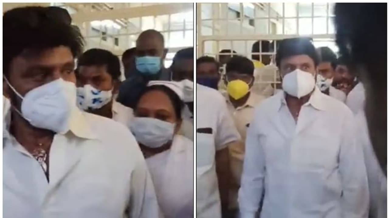 ప్రభుత్వాస్పత్రిలో ఎమ్మెల్యే బాలకృష్ణ ఆకస్మిక తనిఖీలు.. వైద్యులపై ఫైర్ ప్రభుత్వాస్పత్రిలో ఎమ్మెల్యే బాలకృష్ణ ఆకస్మిక తనిఖీలు.. వైద్యులపై ఫైర్