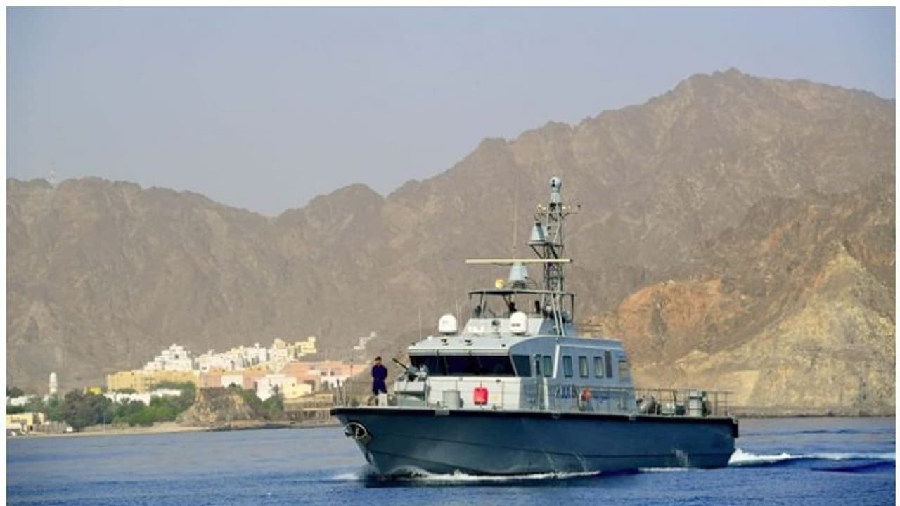 ഒമാനില് നാല് വിദേശ ബോട്ടുകള് പിടിയില്; 29 പേരെ അറസ്റ്റ് ചെയ്തു ഒമാനില് നാല് വിദേശ ബോട്ടുകള് പിടിയില്; 29 പേരെ അറസ്റ്റ് ചെയ്തു