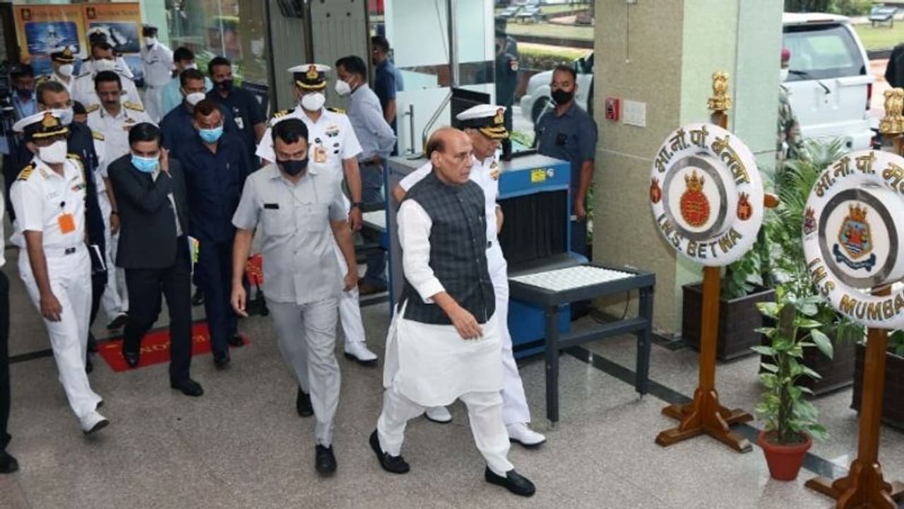 നാവിക സേന വാങ്ങിയ 41 അന്തർവാഹിനികളിൽ 39 ഉം ഇന്ത്യൻ ഷിപ്പ്യാഡിൽ ഉണ്ടാക്കിയത്, സന്തോഷം അറിയിച്ച് പ്രതിരോധമന്ത്രി നാവിക സേന വാങ്ങിയ 41 അന്തർവാഹിനികളിൽ 39 ഉം ഇന്ത്യൻ ഷിപ്പ്യാഡിൽ ഉണ്ടാക്കിയത്, സന്തോഷം അറിയിച്ച് പ്രതിരോധമന്ത്രി