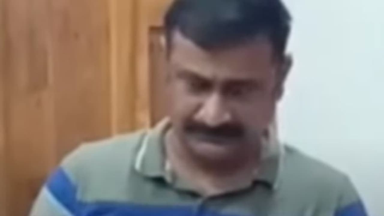 കൈക്കൂലി വാങ്ങിയ അസിസ്റ്റന്റ് മോട്ടോര് വെഹിക്കിള് ഇന്സ്പെക്ടർ വിജിലൻസ് പിടിയിൽ കൈക്കൂലി വാങ്ങിയ അസിസ്റ്റന്റ് മോട്ടോര് വെഹിക്കിള് ഇന്സ്പെക്ടർ വിജിലൻസ് പിടിയിൽ