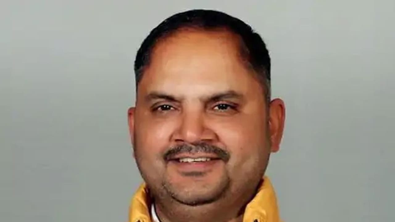 माननीय निकले धोखेबाज : महाविद्यालय में एडमिशन के लिए फर्जीवाड़ा, 30 साल बाद सलाखों के पीछे पहुंचे बीजेपी MLA माननीय निकले धोखेबाज : महाविद्यालय में एडमिशन के लिए फर्जीवाड़ा, 30 साल बाद सलाखों के पीछे पहुंचे बीजेपी MLA