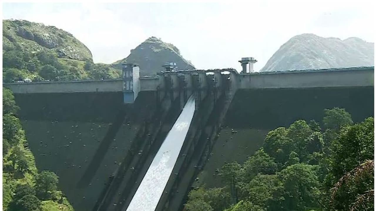 മഴ മാറി, നീരൊഴുക്ക് കുറഞ്ഞു; ഇടുക്കി ഡാമിന്റെ രണ്ട് ഷട്ടറുകൾ അടച്ചു മഴ മാറി, നീരൊഴുക്ക് കുറഞ്ഞു; ഇടുക്കി ഡാമിന്റെ രണ്ട് ഷട്ടറുകൾ അടച്ചു