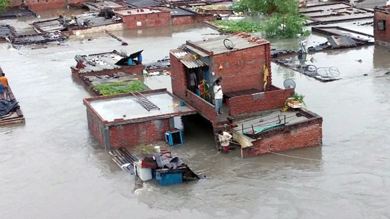 Uttarakhand rain: PM Modi dials CM Pushkar Dhami, cloudburst in Nainital, Char Dham Yatra halted Uttarakhand rain: PM Modi dials CM Pushkar Dhami, cloudburst in Nainital, Char Dham Yatra halted