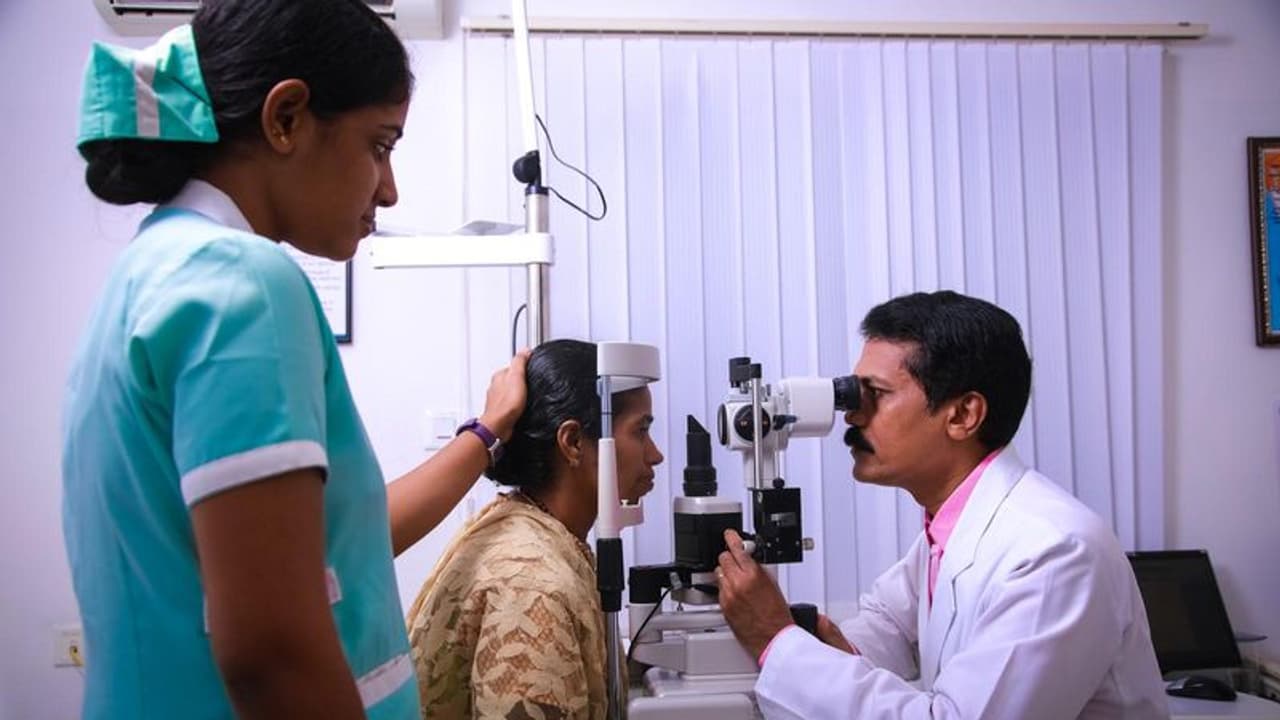 നേത്രരോഗങ്ങൾക്ക് ഇനി ആശുപത്രിയിൽ കിടക്കേണ്ട, ആശ്വാസമായി ആധുനിക ചികിത്സാരീതികൾ നേത്രരോഗങ്ങൾക്ക് ഇനി ആശുപത്രിയിൽ കിടക്കേണ്ട, ആശ്വാസമായി ആധുനിക ചികിത്സാരീതികൾ