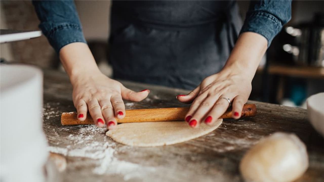 রুটি বানানোর সময় এই ভুলগুলো কখনও করবেন না, জ্যোতিষ মতে কুপিত হন মা লক্ষ্মী রুটি বানানোর সময় এই ভুলগুলো কখনও করবেন না, জ্যোতিষ মতে কুপিত হন মা লক্ষ্মী