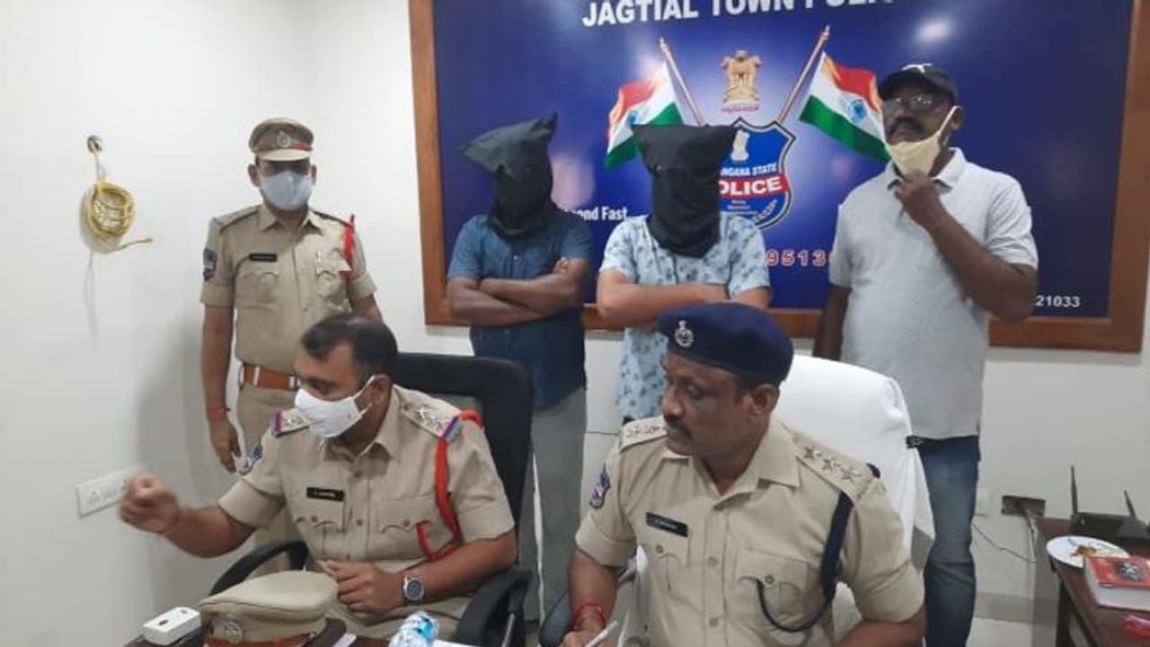 మందు పార్టీ ఇచ్చిమరీ మర్డర్ చేసారు... జగిత్యాల రౌడీషీటర్ హత్యోదంతంపై పోలీసులు మందు పార్టీ ఇచ్చిమరీ మర్డర్ చేసారు... జగిత్యాల రౌడీషీటర్ హత్యోదంతంపై పోలీసులు