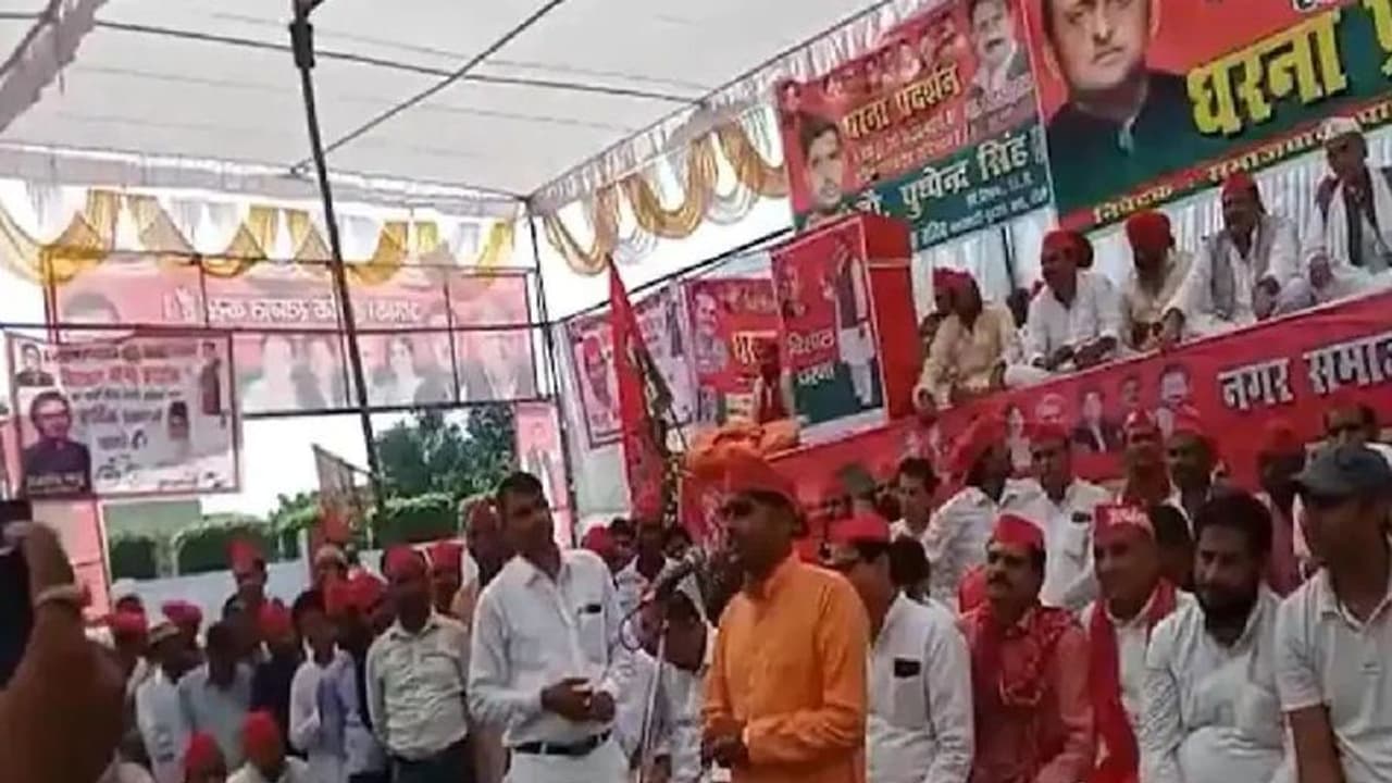 क्या यूपी में साथ साथ हैं भाजपा और सपा ? आखिर क्यों अखिलेश के नेता बीजेपी के लिए मांग रहे वोट? क्या यूपी में साथ साथ हैं भाजपा और सपा ? आखिर क्यों अखिलेश के नेता बीजेपी के लिए मांग रहे वोट?