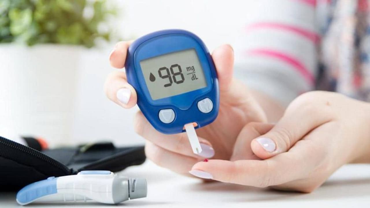 Diabetes Tips: মোবাইল না ঘাঁটলে ঘুম আসে না, এই অভ্যেস থেকে বাড়ছে ডায়াবেটিসের ঝুঁকি Diabetes Tips: মোবাইল না ঘাঁটলে ঘুম আসে না, এই অভ্যেস থেকে বাড়ছে ডায়াবেটিসের ঝুঁকি