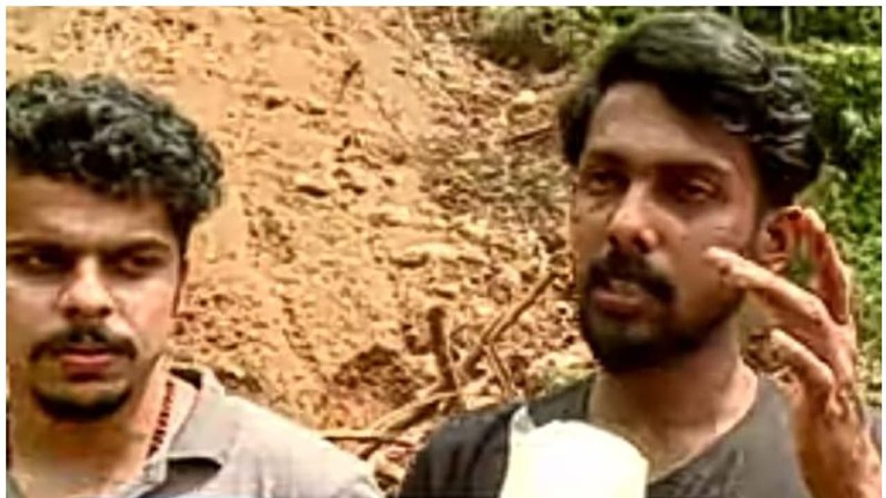 ദുരന്തത്തിനിടയിലും മോഷണം; കൊക്കയാർ വടക്കേമലയിൽ രണ്ട് വീട്ടുകാർക്ക് പണം നഷ്ടമായി ദുരന്തത്തിനിടയിലും മോഷണം; കൊക്കയാർ വടക്കേമലയിൽ രണ്ട് വീട്ടുകാർക്ക് പണം നഷ്ടമായി