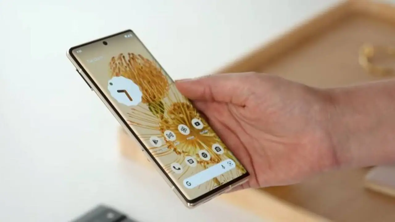 இந்தியாவில் மீண்டும் பிக்சல் சீரிஸ்... கூகுள் எடுத்த அதிரடி முடிவு... இணையத்தில் லீக் ஆன புது தகவல்..!