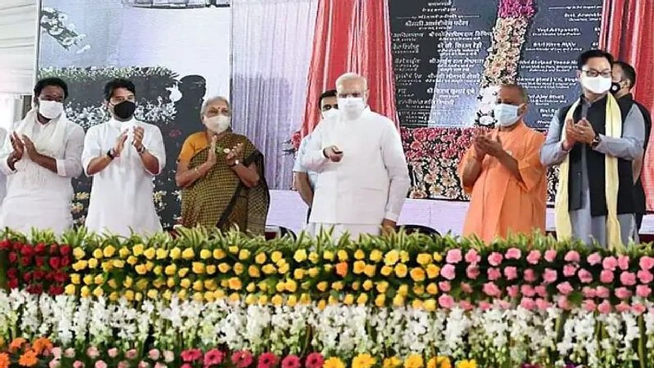 ఖుషీ నగర్ అంతర్జాతీయ విమానాశ్రయాన్ని ప్రారంభించిన మోదీ.. అక్కడి నుంచి తొలి ఫ్లైట్..