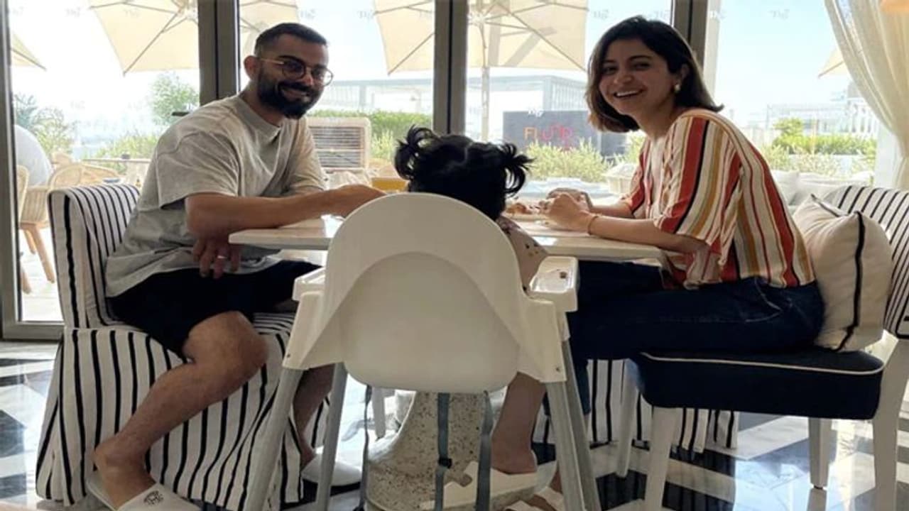 ऑस्ट्रेलिया के खिलाफ मैच से पहले बीवी बच्ची संग डेट पर पहुंचे कप्तान कोहली, शेयर की क्यूट फोटो ऑस्ट्रेलिया के खिलाफ मैच से पहले बीवी बच्ची संग डेट पर पहुंचे कप्तान कोहली, शेयर की क्यूट फोटो