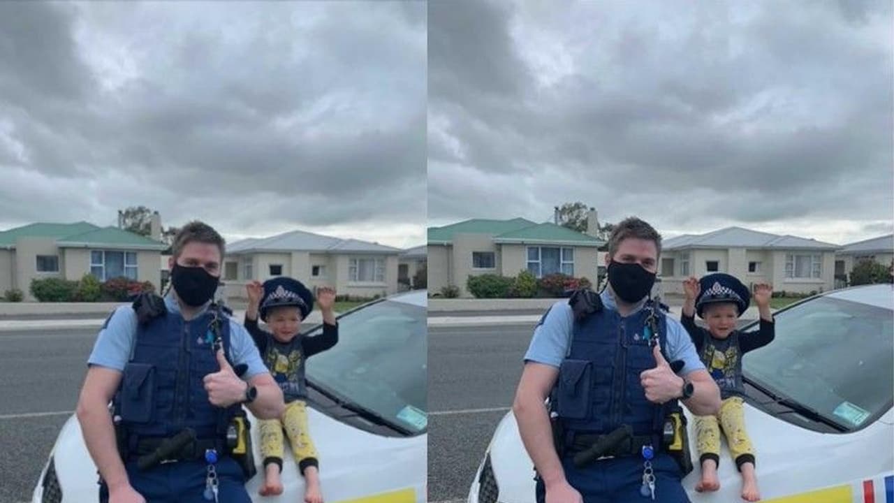 ''പൊലീസേ, എന്റെ പാവകള് എങ്ങനെയുണ്ടെന്ന് നോക്കിപ്പറയാമോ?'' ''പൊലീസേ, എന്റെ പാവകള് എങ്ങനെയുണ്ടെന്ന് നോക്കിപ്പറയാമോ?''