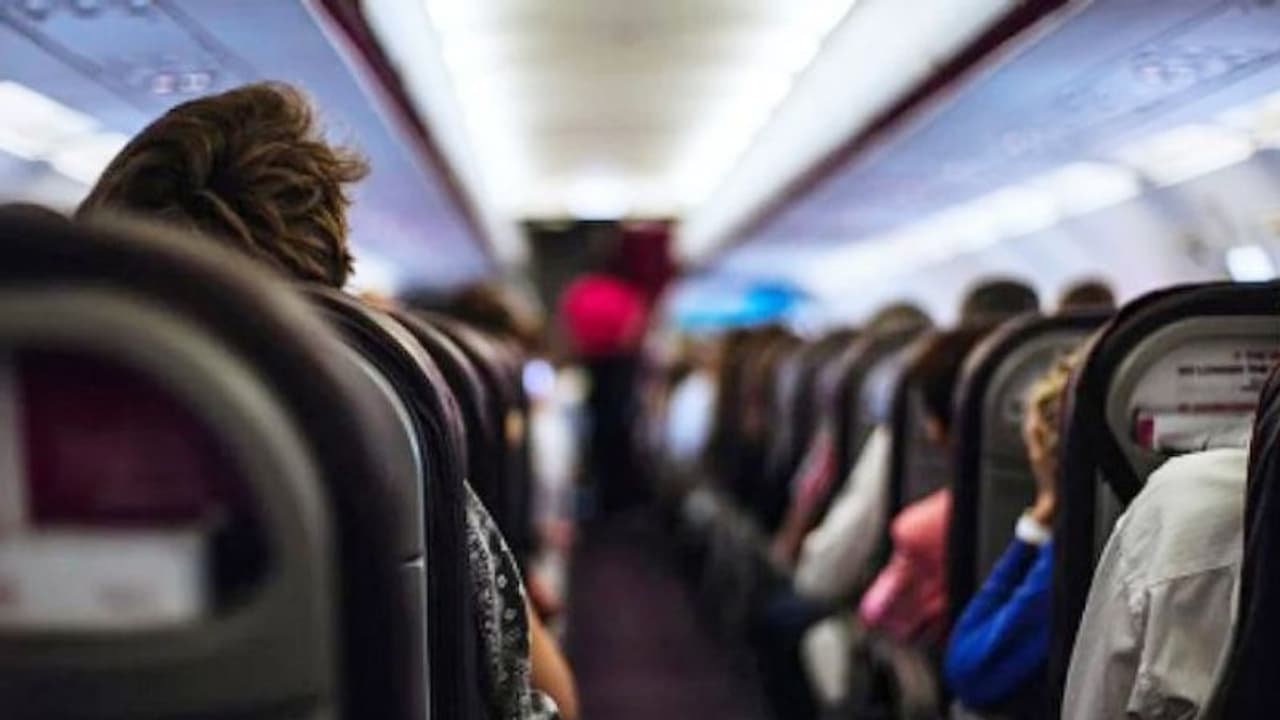 फ्लाइट में एक्ट्रेस के साथ बिजनेसमैन ने की छेड़छाड़, गलत तरीके से छुआ, नाम गलत बताकर भागा..अब जेल पहुंचा फ्लाइट में एक्ट्रेस के साथ बिजनेसमैन ने की छेड़छाड़, गलत तरीके से छुआ, नाम गलत बताकर भागा..अब जेल पहुंचा