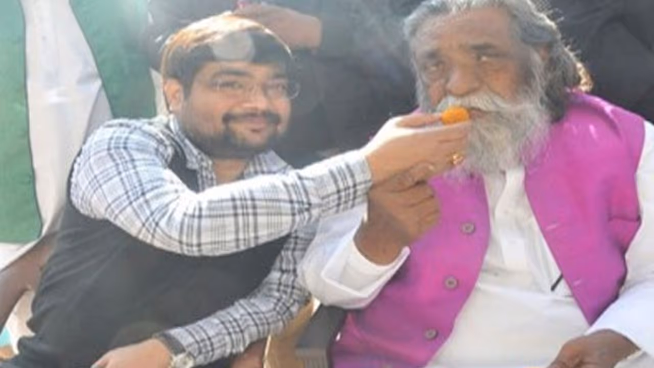 कौन हैं रवि केजरीवाल, जिनके ऊपर लग रहा है झारखंड सरकार गिराने का आरोप, कभी हेमंत सोरेन के थे राइट हैंड कौन हैं रवि केजरीवाल, जिनके ऊपर लग रहा है झारखंड सरकार गिराने का आरोप, कभी हेमंत सोरेन के थे राइट हैंड