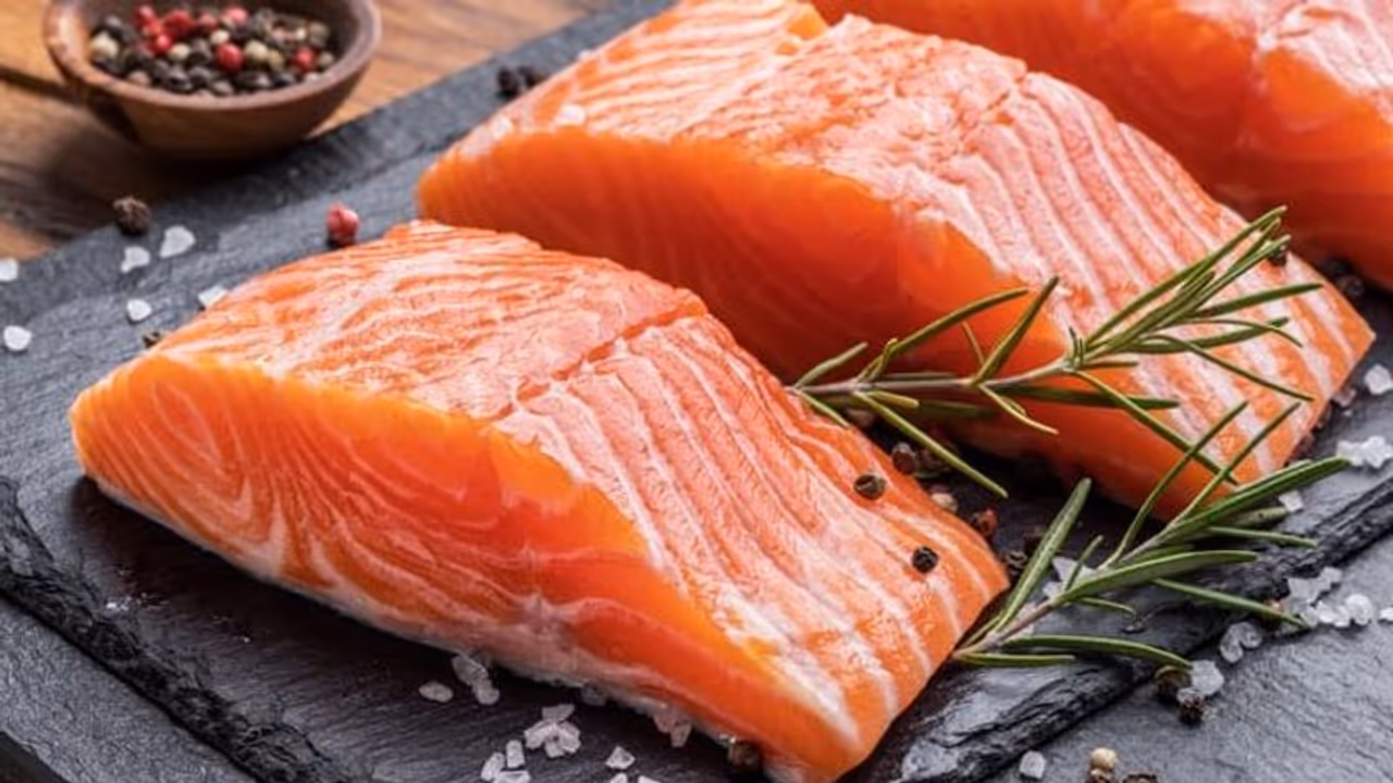 സാൽമൺ മത്സ്യം കഴിച്ചാൽ ലഭിക്കുന്ന ആരോ​ഗ്യ​ഗുണങ്ങൾ എന്തൊക്കെ? 