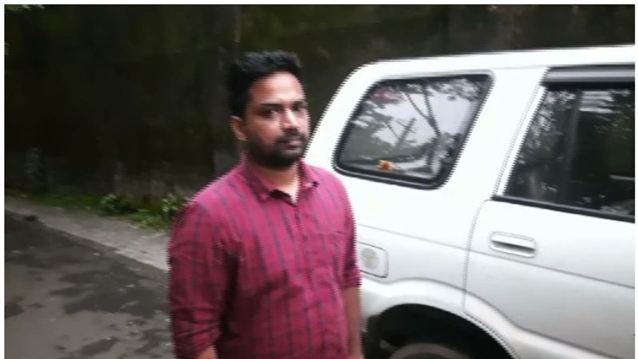 നാല് വയസുകാരിയെ പീഡിപ്പിച്ചു; വരാപ്പുഴ സ്വദേശിയായ വൈദികന് അറസ്റ്റില് നാല് വയസുകാരിയെ പീഡിപ്പിച്ചു; വരാപ്പുഴ സ്വദേശിയായ വൈദികന് അറസ്റ്റില്