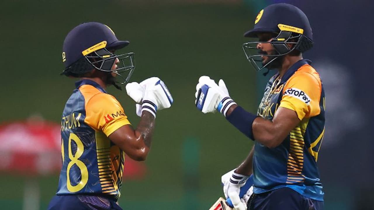 T20 World Cup 2021: ಆಸ್ಟ್ರೇಲಿಯಾಗೆ 155 ರನ್ ಟಾರ್ಗೆಟ್ ನೀಡಿದ ಲಂಕಾ, ಗೆಲುವು ಯಾರಿಗೆ? T20 World Cup 2021: ಆಸ್ಟ್ರೇಲಿಯಾಗೆ 155 ರನ್ ಟಾರ್ಗೆಟ್ ನೀಡಿದ ಲಂಕಾ, ಗೆಲುವು ಯಾರಿಗೆ?