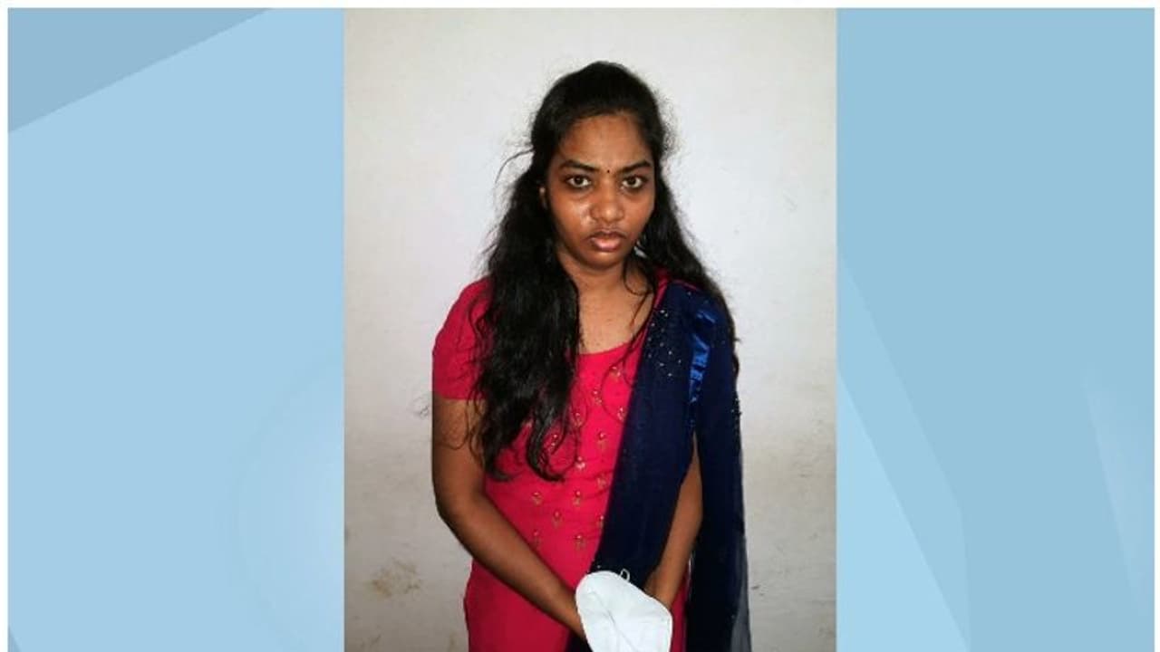 'വീട്ടമ്മയുടെ മോർഫ് ചെയ്ത നഗ്നചിത്രം പ്രചരിപ്പിച്ചു'; തിരുവനന്തപുരത്ത് യുവതി അറസ്റ്റില് 'വീട്ടമ്മയുടെ മോർഫ് ചെയ്ത നഗ്നചിത്രം പ്രചരിപ്പിച്ചു'; തിരുവനന്തപുരത്ത് യുവതി അറസ്റ്റില്