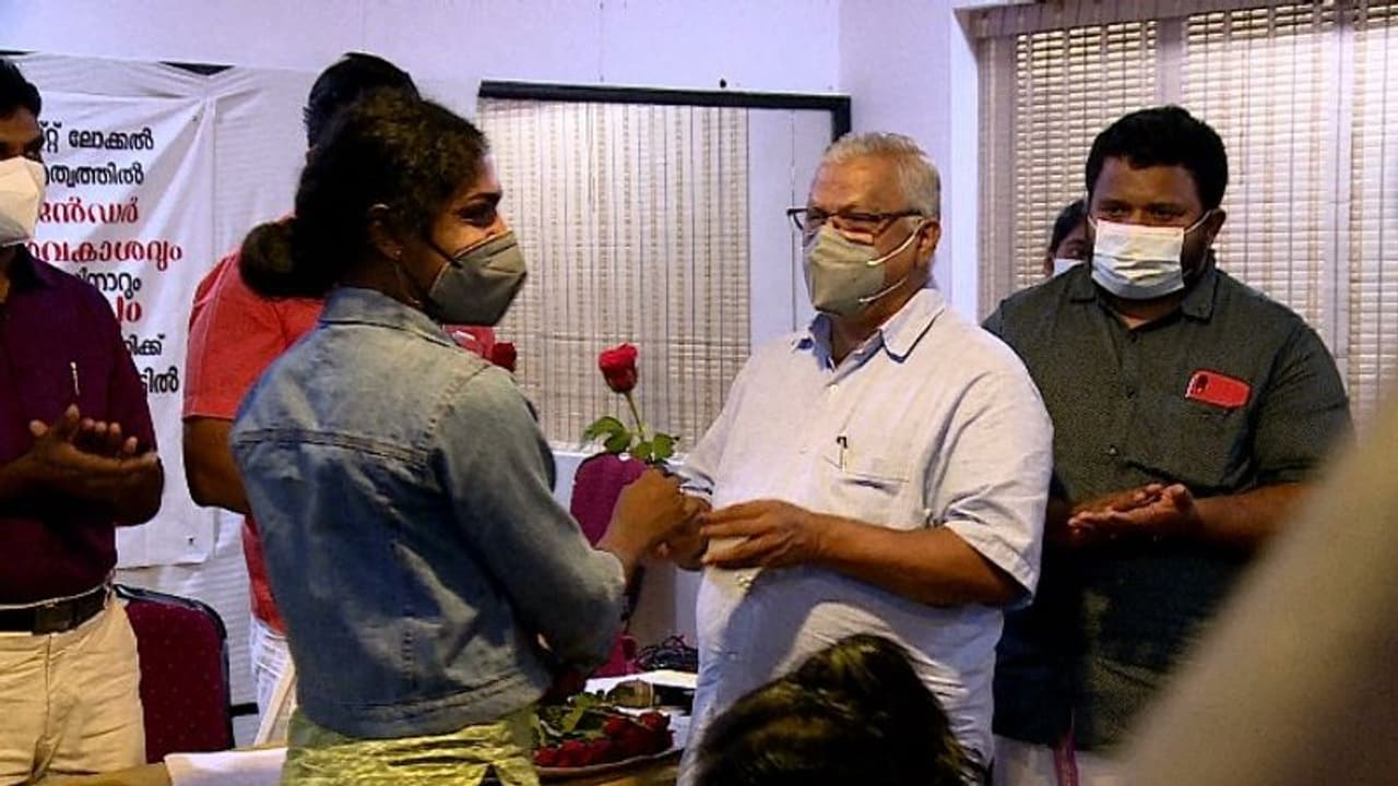 പാർട്ടി സമ്മേളനത്തിൽ ട്രാൻൻസ്ജെന്റേഴ്സിനെ പങ്കെടുപ്പിച്ച് സിപിഎം, ഭിന്നലിംഗക്കാരുമായി ചേർന്ന് സെമിനാർ പാർട്ടി സമ്മേളനത്തിൽ ട്രാൻൻസ്ജെന്റേഴ്സിനെ പങ്കെടുപ്പിച്ച് സിപിഎം, ഭിന്നലിംഗക്കാരുമായി ചേർന്ന് സെമിനാർ