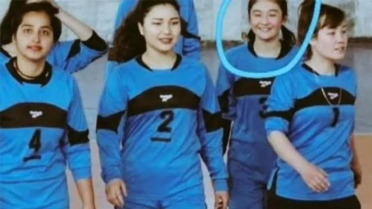 खौफनाक: खेलना चाहती थी वॉलीबॉल महिला खिलाड़ी, तालिबान ने कर दिया सिर कलम, परिवार वालों को दी धमकी खौफनाक: खेलना चाहती थी वॉलीबॉल महिला खिलाड़ी, तालिबान ने कर दिया सिर कलम, परिवार वालों को दी धमकी