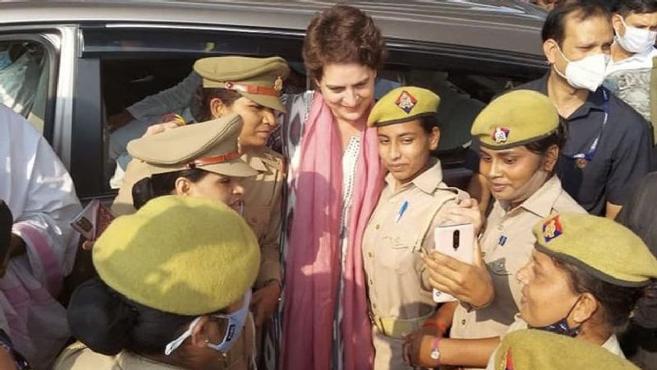 உ.பி.யில் மாயாஜாலம் நிகழ்த்துவாரா பிரியங்கா காந்தி.? பெண்கள் ஓட்டுக்காக இலவச அறிவிப்புகள் வாரி இறைப்பு.! உ.பி.யில் மாயாஜாலம் நிகழ்த்துவாரா பிரியங்கா காந்தி.? பெண்கள் ஓட்டுக்காக இலவச அறிவிப்புகள் வாரி இறைப்பு.!