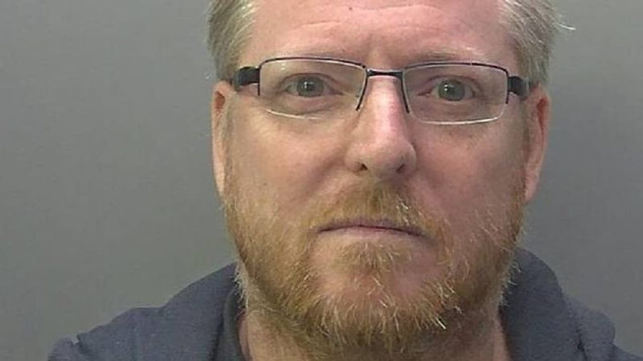 ഒളിക്ക്യാമറ വച്ച് തിരുമ്മുകാരൻ പകർത്തിയത് 900 ത്തിലധികം സ്ത്രീകൾ വസ്ത്രം മാറുന്ന ദൃശ്യങ്ങൾ, കുടുക്കിയതിങ്ങനെ ഒളിക്ക്യാമറ വച്ച് തിരുമ്മുകാരൻ പകർത്തിയത് 900 ത്തിലധികം സ്ത്രീകൾ വസ്ത്രം മാറുന്ന ദൃശ്യങ്ങൾ, കുടുക്കിയതിങ്ങനെ