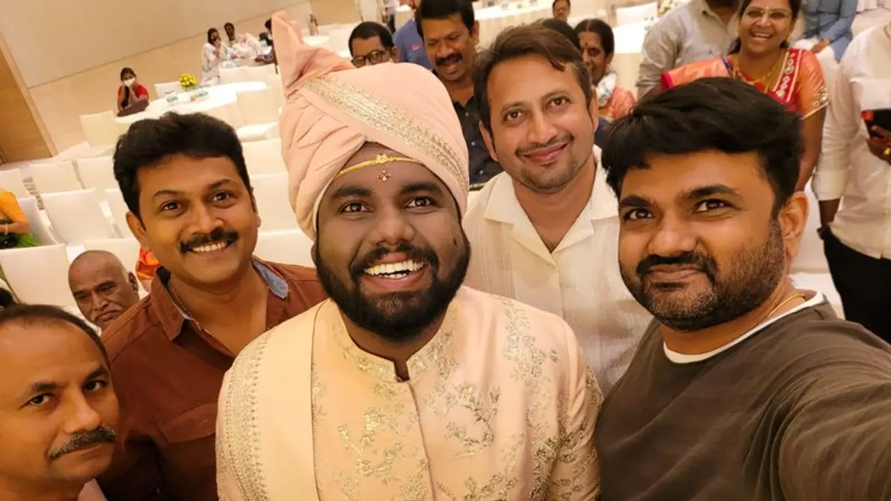 నటుడు వైవా హర్ష వివాహం.. హాజరైన చిత్ర ప్రముఖులు నటుడు వైవా హర్ష వివాహం.. హాజరైన చిత్ర ప్రముఖులు