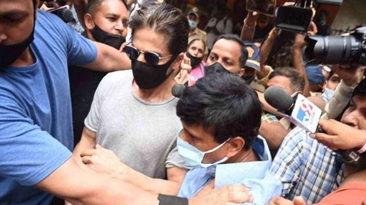 ஷூவுக்குள் மறைத்து வைத்த போதைப்பொருள்... ஆர்யன்கானுக்கு ஜாமீன் கிடைக்காதது ஏன் தெரியுமா..? ஷூவுக்குள் மறைத்து வைத்த போதைப்பொருள்... ஆர்யன்கானுக்கு ஜாமீன் கிடைக்காதது ஏன் தெரியுமா..?