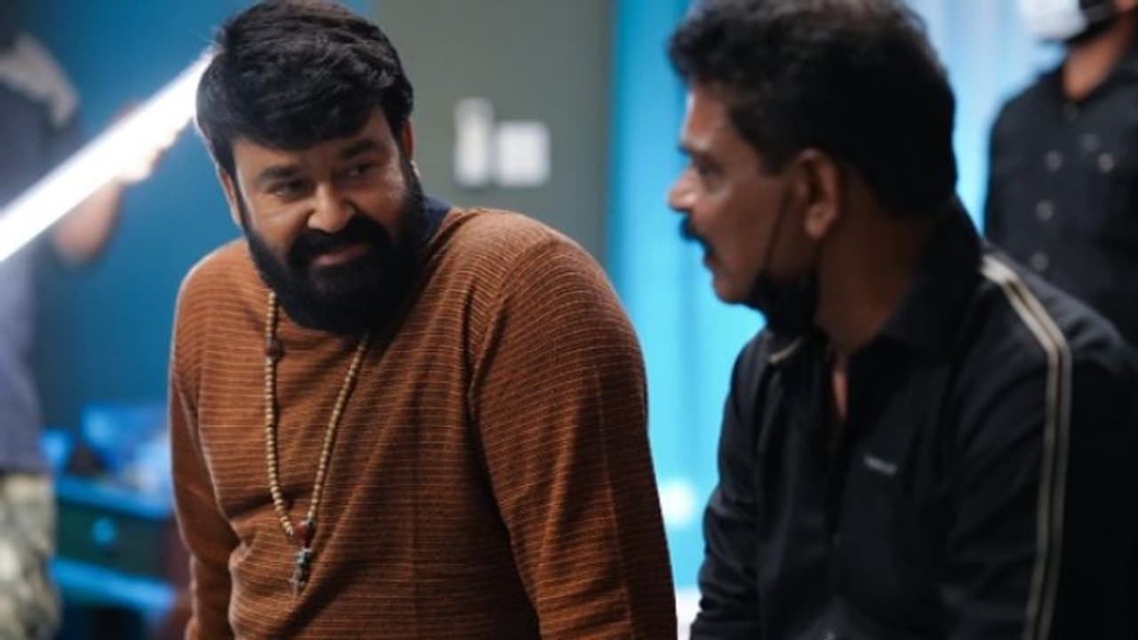 'തനിച്ചല്ല', മോഹൻലാലിനൊപ്പം ആന്റണി, ഫോട്ടോ 'എലോണ്' ലൊക്കേഷനില് നിന്ന് 'തനിച്ചല്ല', മോഹൻലാലിനൊപ്പം ആന്റണി, ഫോട്ടോ 'എലോണ്' ലൊക്കേഷനില് നിന്ന്