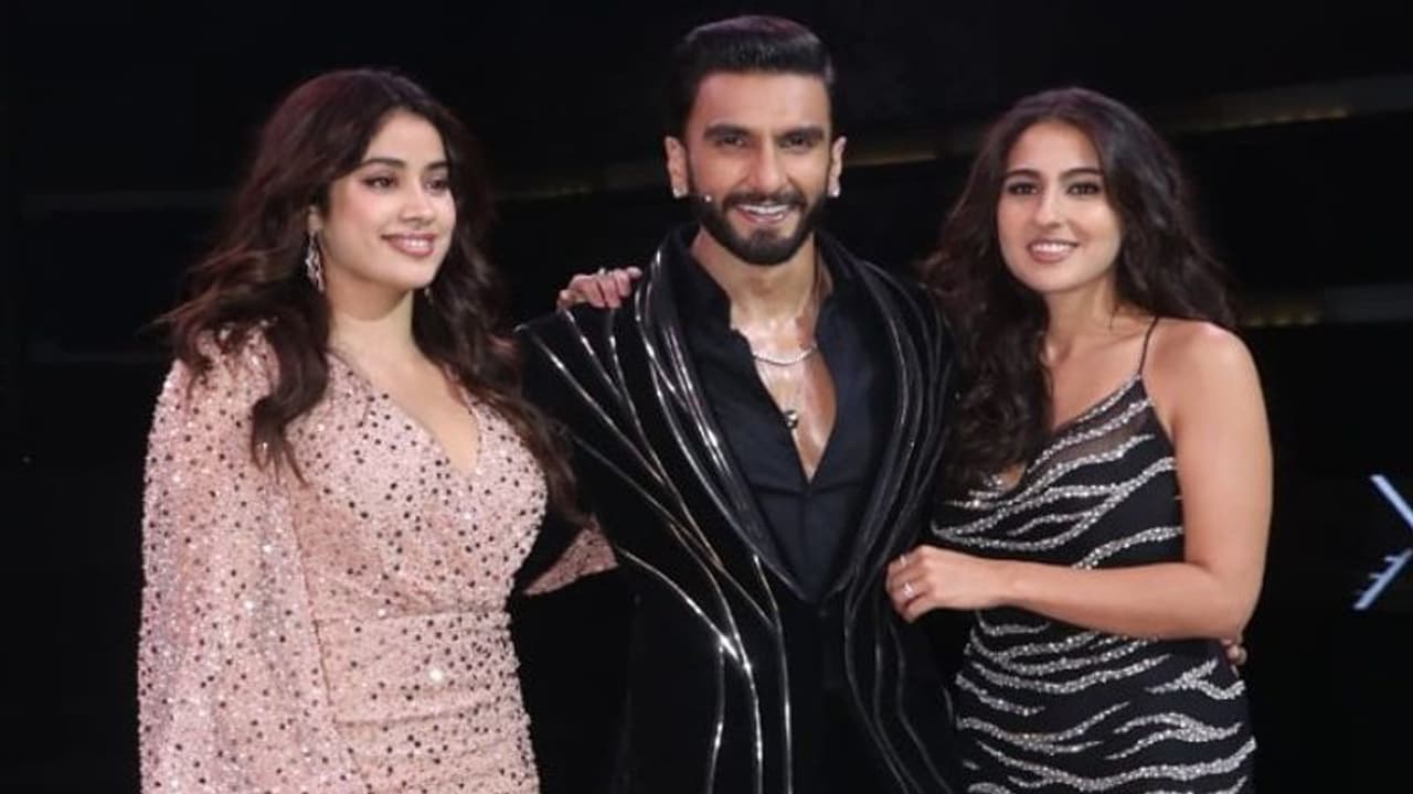 రణ్వీర్ సింగ్ షోలో జాన్వీ కపూర్, సారా అలీ ఖాన్ సందడి.. గ్లామర్ మెరుపులు.. రణ్వీర్ సింగ్ షోలో జాన్వీ కపూర్, సారా అలీ ఖాన్ సందడి.. గ్లామర్ మెరుపులు..